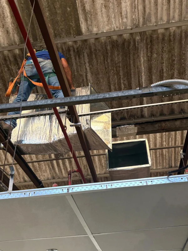 instalação de rede de dutos galvanizados